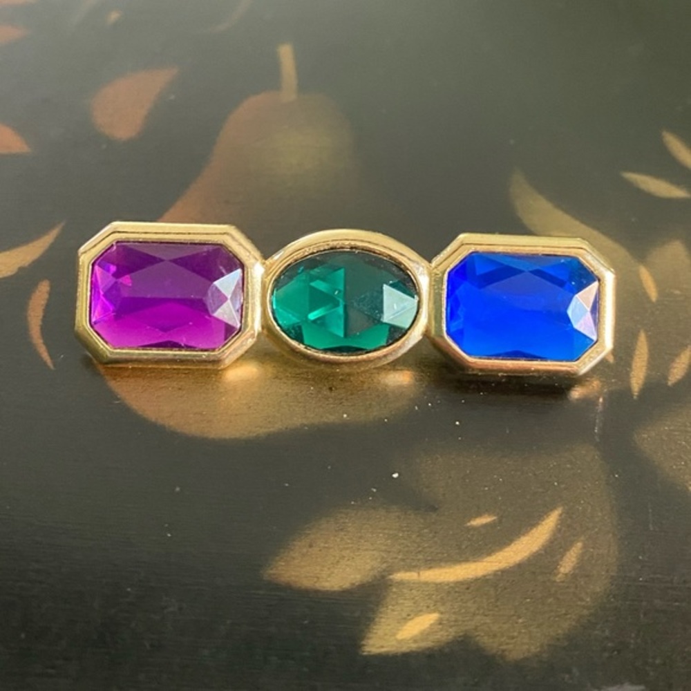 Vintage 1980’s Women’s Large Purple Green Blue Rhinestone Gold Tone Brooch Pin